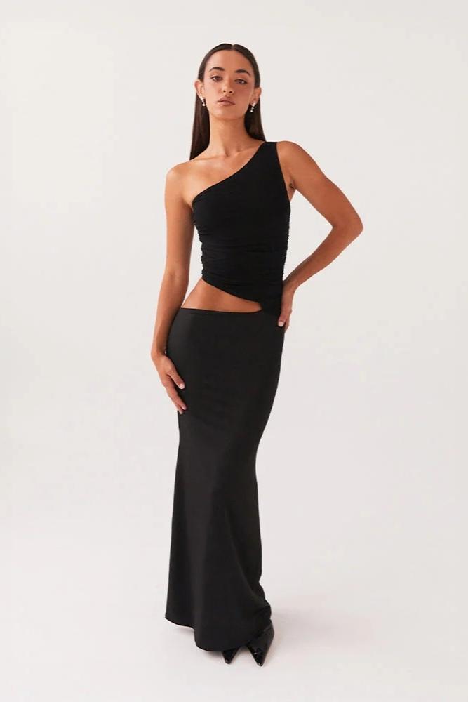 Naiara | Asymmetrical Allure