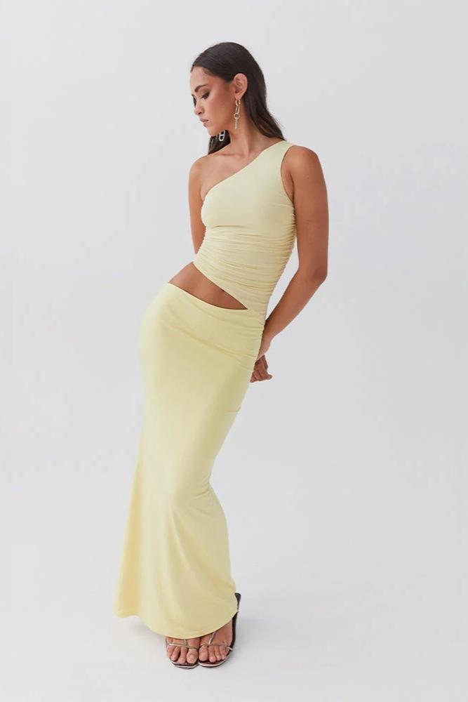 Naiara | Asymmetrical Allure