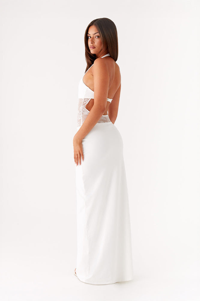 Naëlle | Captivating Curves