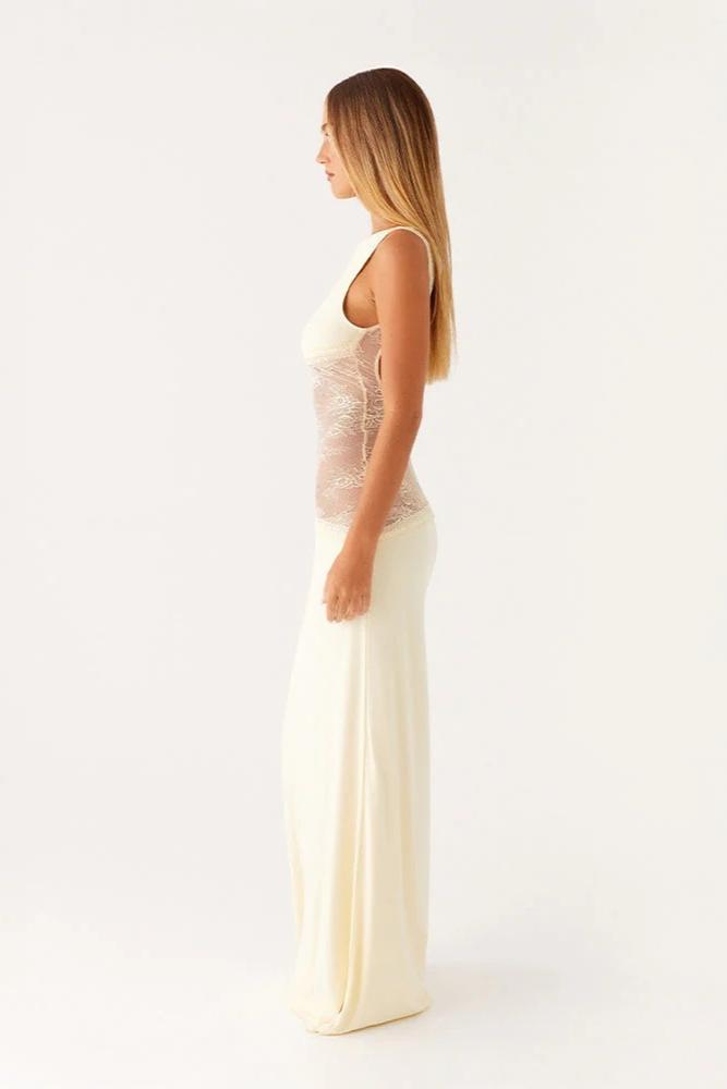 Selena | Sculptural Elegance