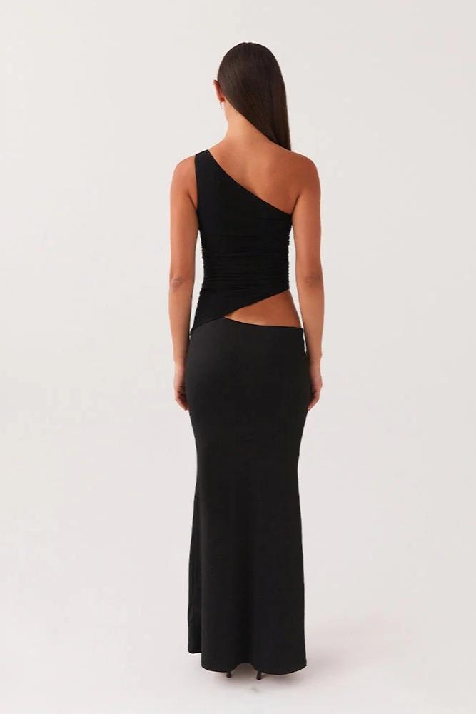 Naiara | Asymmetrical Allure