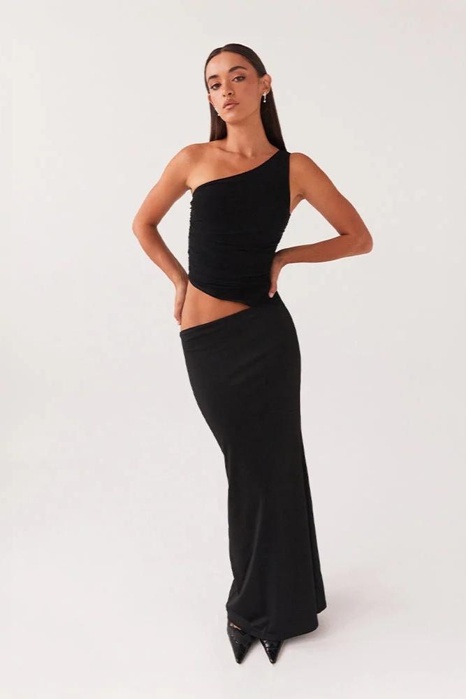 Naiara | Asymmetrical Allure