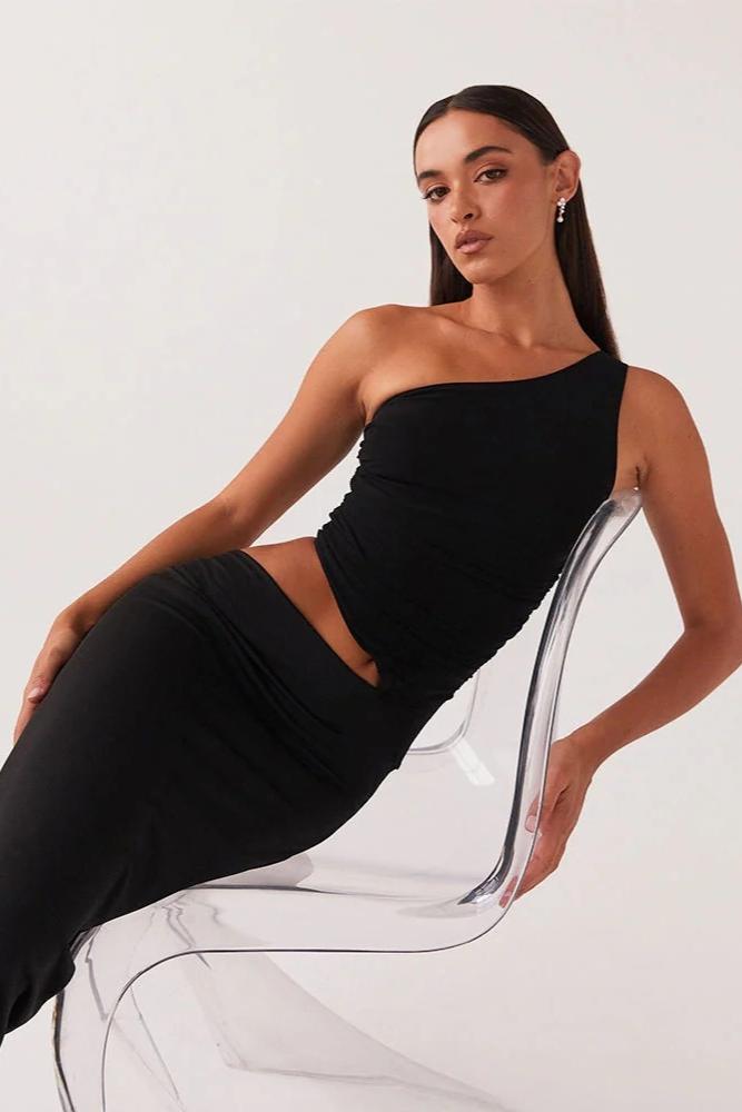 Naiara | Asymmetrical Allure