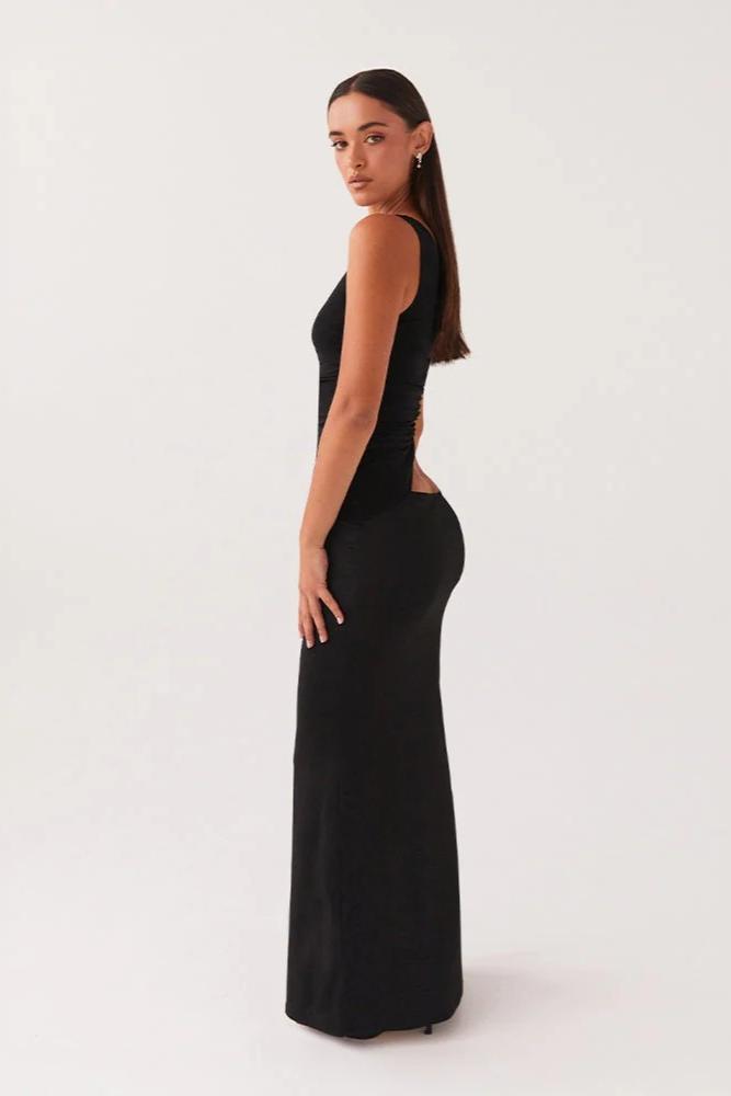 Naiara | Asymmetrical Allure